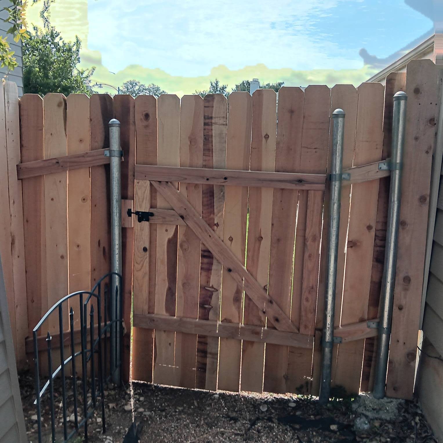 New cedar privacy fence and Z-braced gate Austin TX