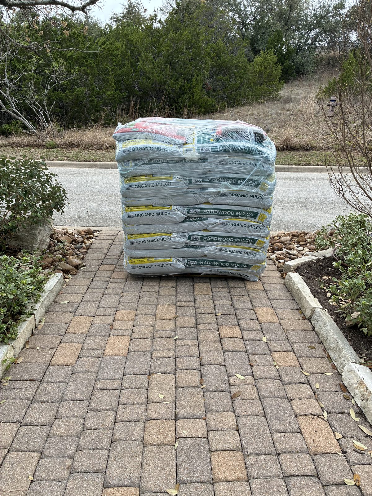 Mulch delivery and spread Austin TX
